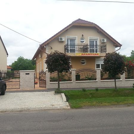 Marinica Apartman Hajdúszoboszló المظهر الخارجي الصورة